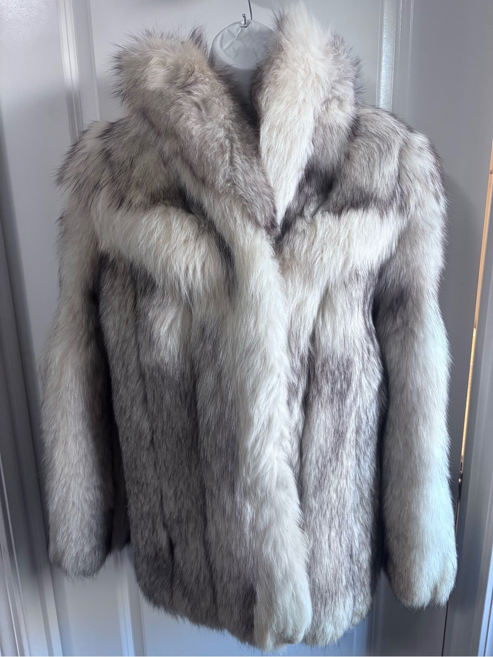 🔥Smoking Hot Genuine 100% Fox Fur Coat with Hood: Chic Winter Glam
